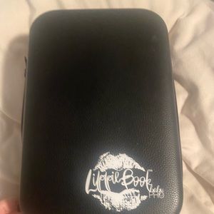 LIPPIE BOOK